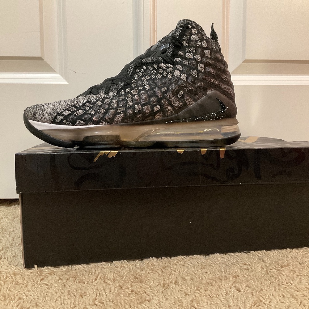 Lebron XVII black/black-white    ‼️Sale‼️